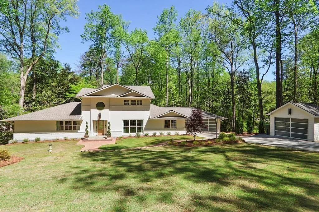 5 bed, 5.0 bath, 5000 sqft, $20,000 — Photo 1