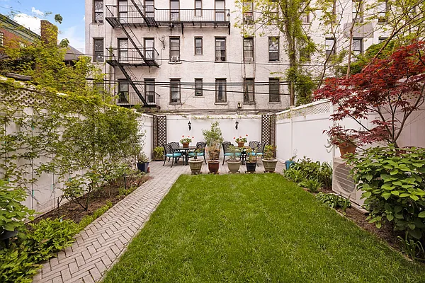 Sold by Compass | media 1