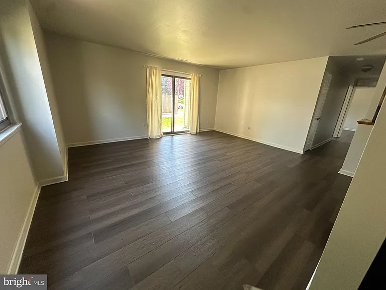 201 Lucas Ln — Photo 4