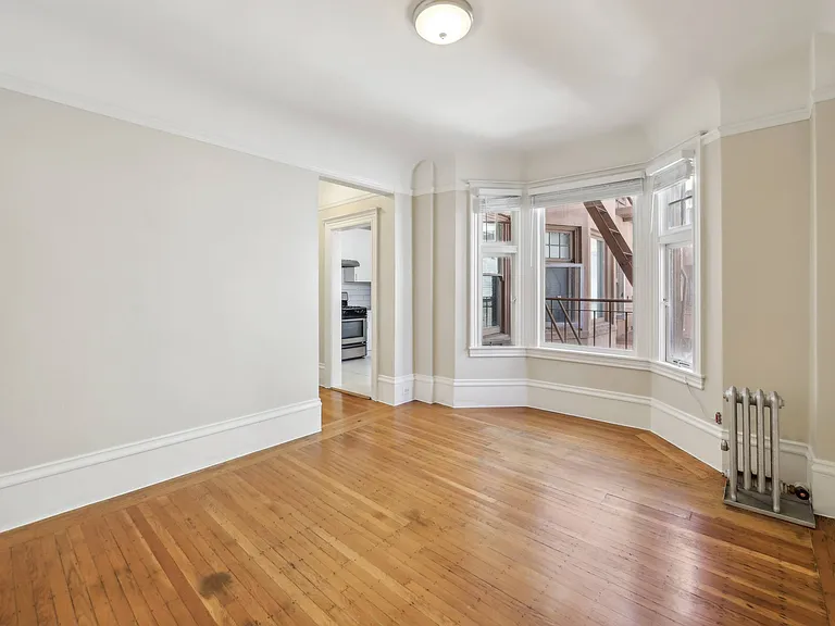 676 Geary Street — Photo 2