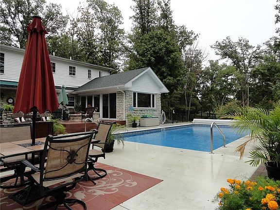 3rd image of 1655 W Shady Ln