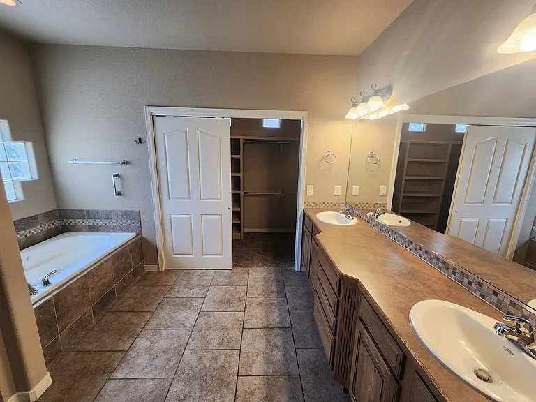 2777 Conventry 2777 Coventry — Photo 20
