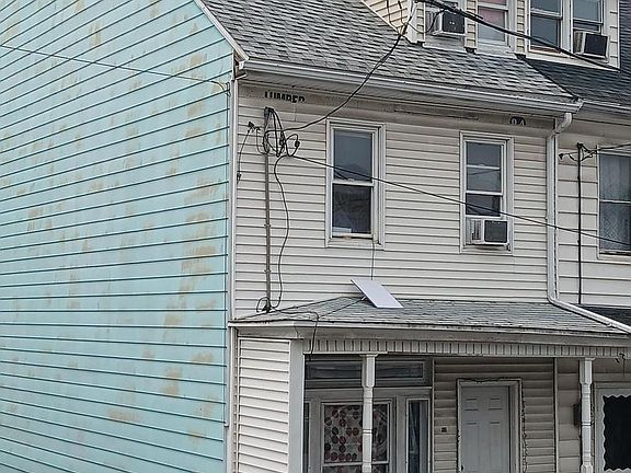 4th image of 32 S Catherine St