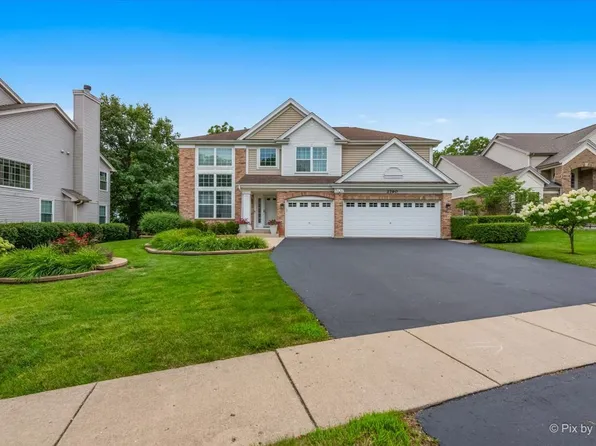 2790 Foxfield Dr, West Chicago, IL 60185