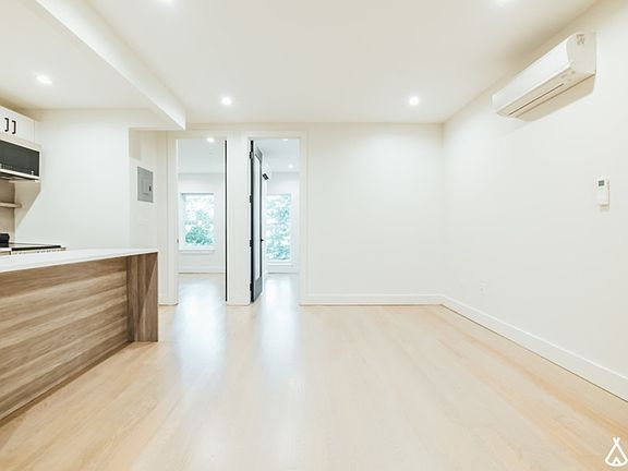 4th image of 471 Tompkins Ave #3B