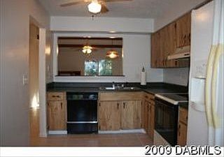 3rd image of 822 Stonybrook Cir