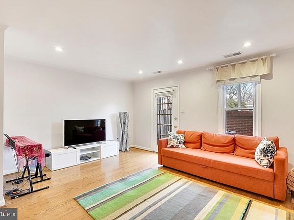 4th image of 1154 N Taylor St #1