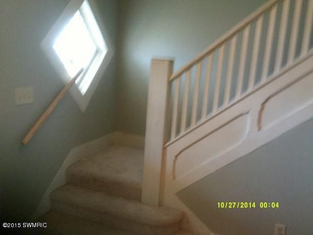 1st image of 121 E Sherwood St