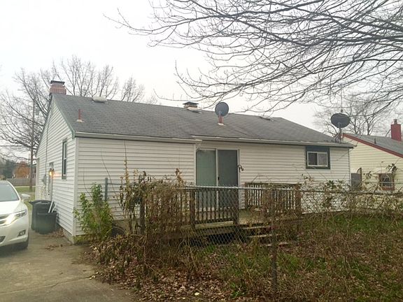 4th image of 1628 Country Club Ave