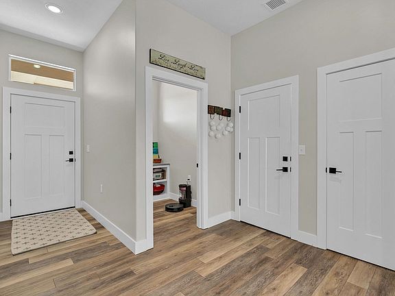 4th image of 744 N Thornton Ct