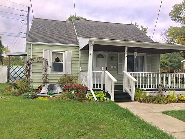 1st image of 220 Devonshire Dr