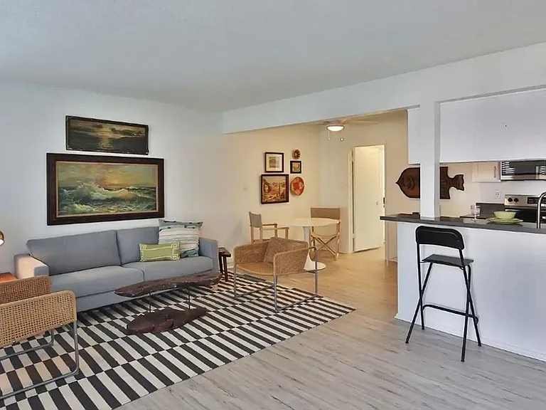 Wardlow Apartments — Photo 8