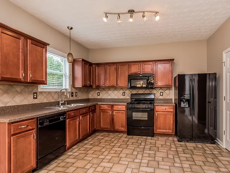 398 Glenleigh Dr — Photo 7