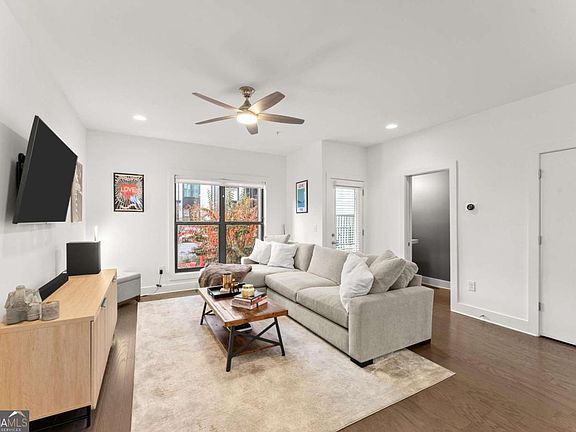 3rd image of 53 Moda Ln
