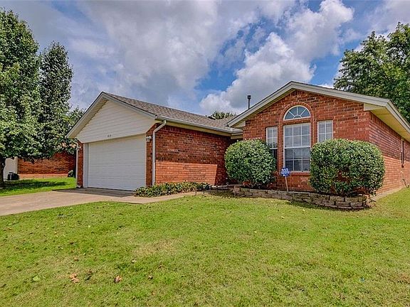 2nd image of 813 Peppertree Ct
