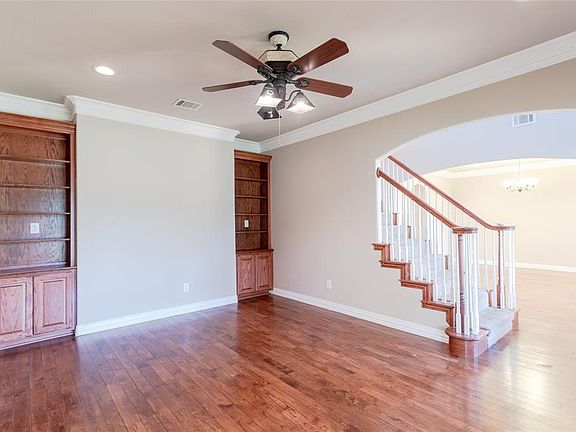 5th image of 1913 Red Oak Dr