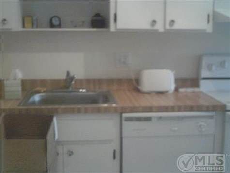 4th image of 10 Southport Ln APT E
