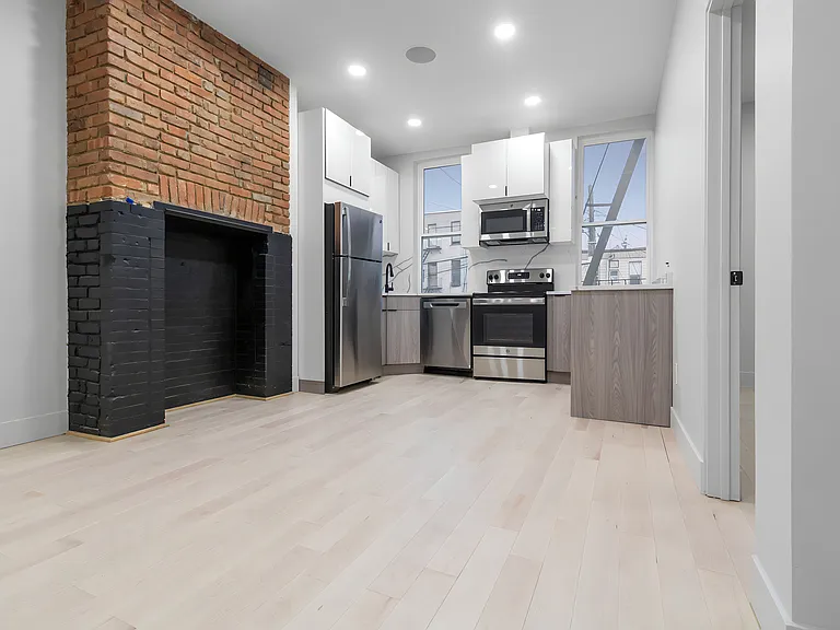 680 Hart St #3 — Photo 3