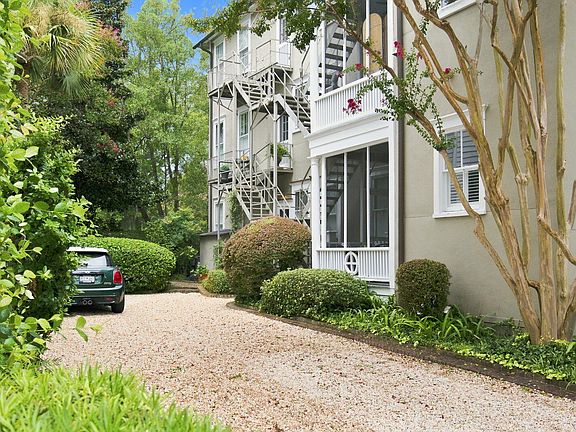 3rd image of 139 Tradd St APT 1