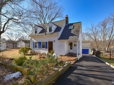 12 Sunset Ter, Cedar Grove, NJ, 07009