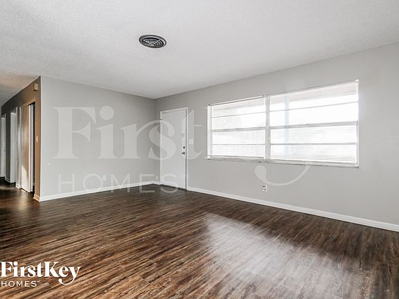 3rd image of 130 Davison Ave N