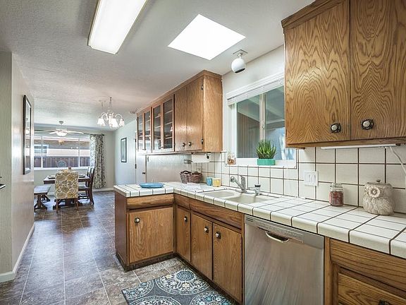5th image of 1485 Gerhardt Ave