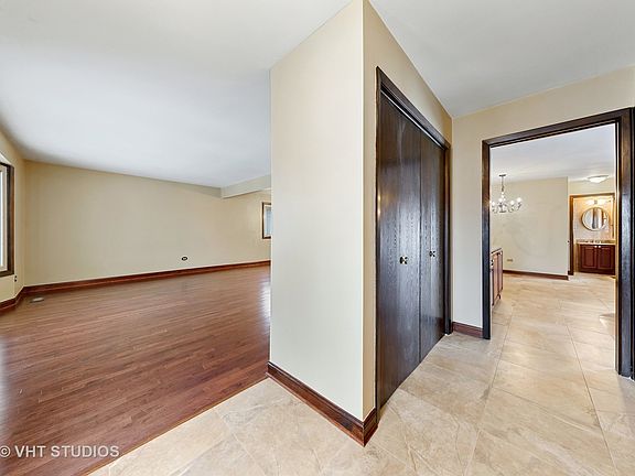 4th image of 10715 E Olympia Cir