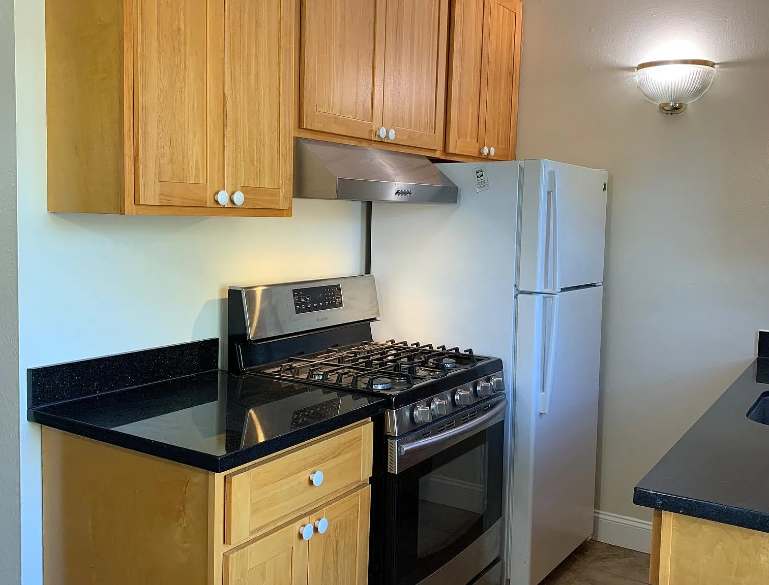 1283 Clinton St — Photo 2