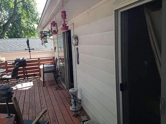 3rd image of 120 Redwood Dr