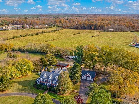 3rd image of 23494 Village Rd