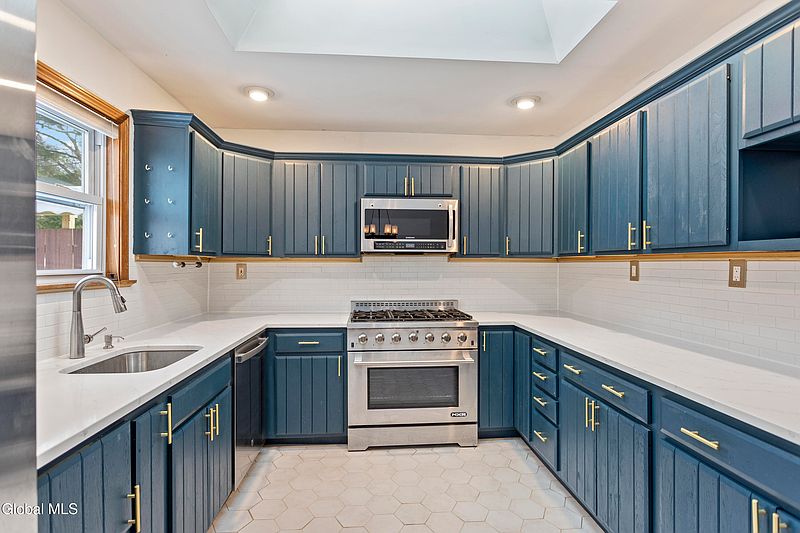 4th image of 64 Hathorn Boulevard