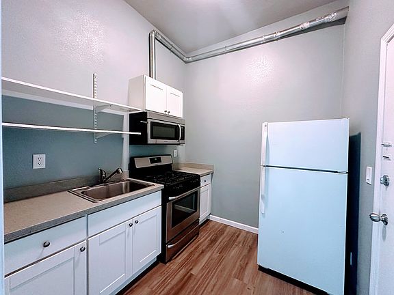 2nd image of 636 E 17th St #B