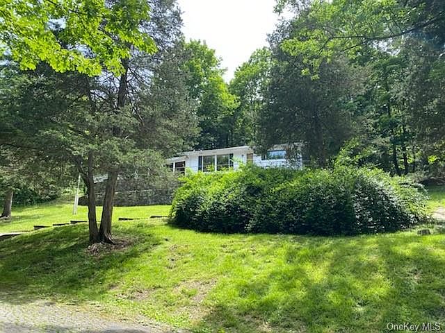 1st image of 23 Echo Ln