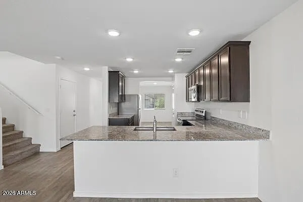 5 bed, 3.0 bath, 2519 sqft, $1,999 — Photo 3