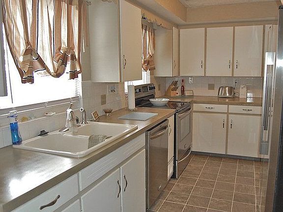 4th image of 972 Paxford Pl