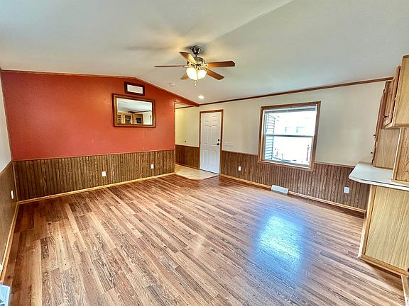 4th image of 77 Falling Creek Cir