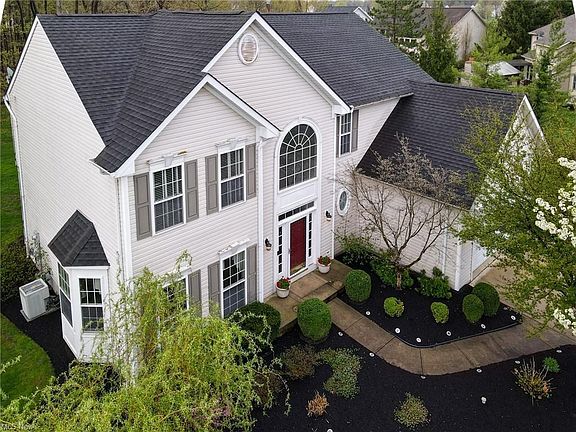 3rd image of 9089 Lakeview Dr