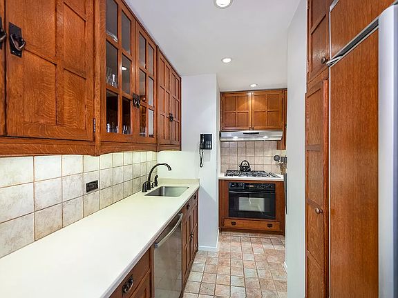 4th image of 61 Irving Pl APT 5B