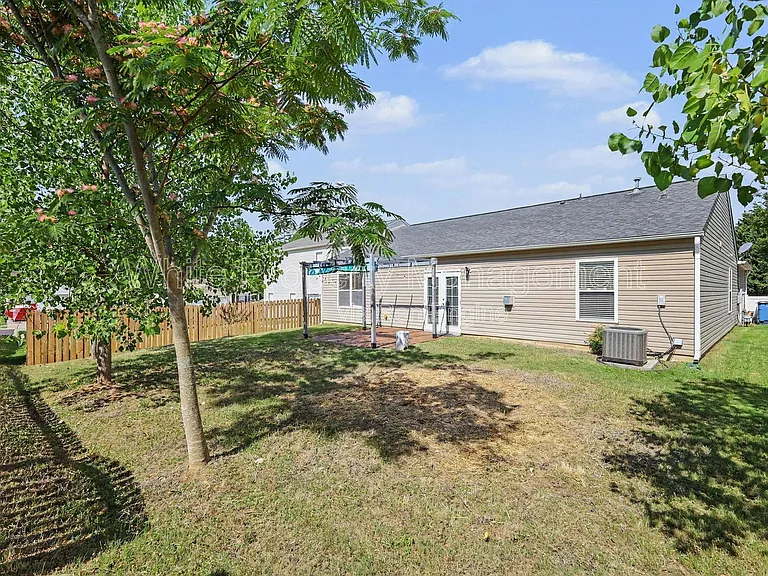 1820 Meadow Crossing Dr — Photo 24