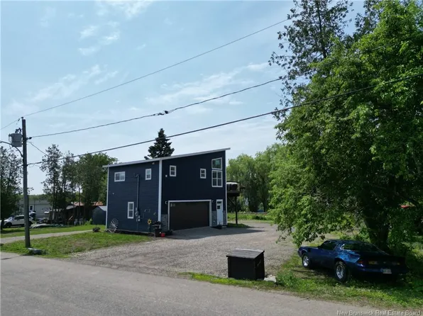 66 Riverside Dr, Saint Stephen, NB E3L 1C2