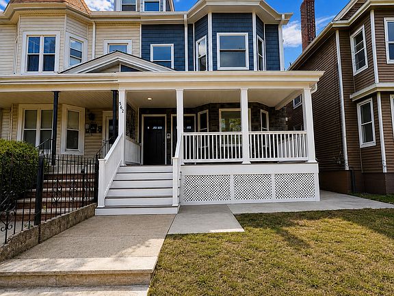Enterance - this unit has its own private enterance which is the door on the left that takes you upstairs