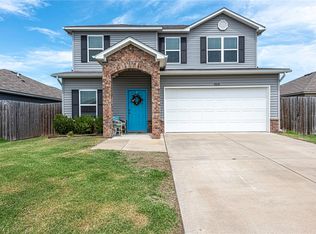 5038 W Claxton Cir, Fayetteville, AR 72704