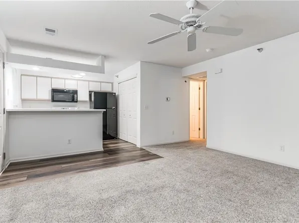 6856 N Olive St, Gladstone, MO 64118