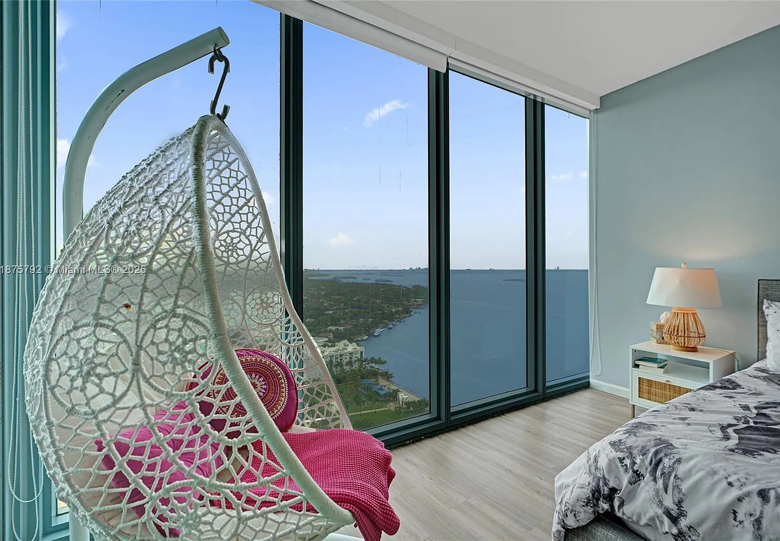 Blue Condo — Photo 4
