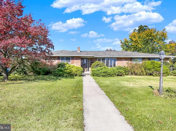 135 Fairview Dr, Kutztown, PA 19530