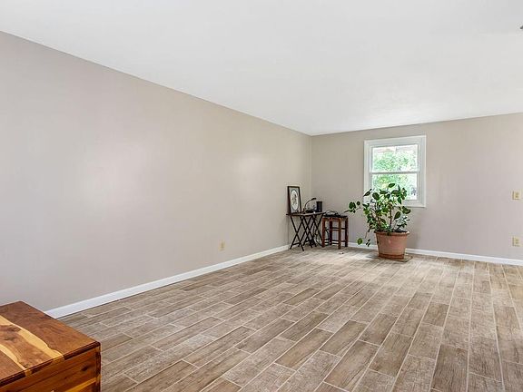 4th image of 8177 Gatewood Dr