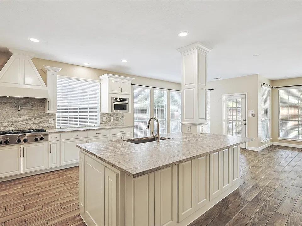 1231 Golf Club Dr