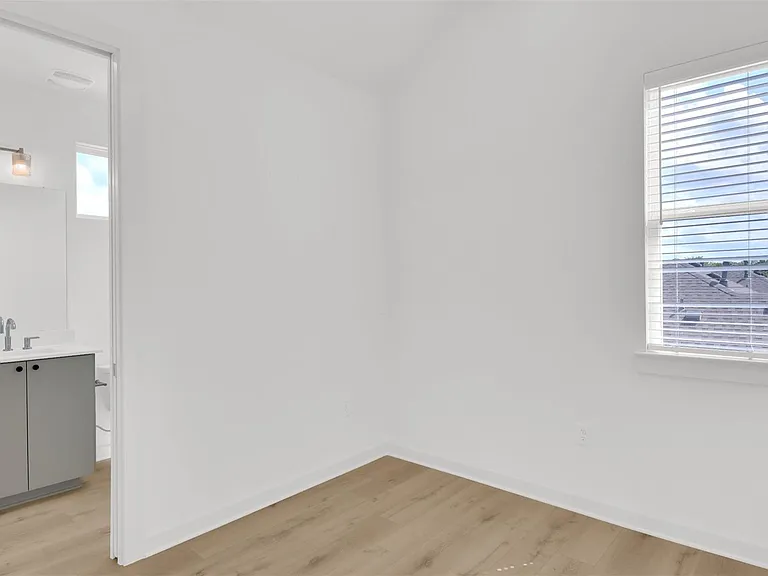 7208 Providence Ave #2 — Photo 16