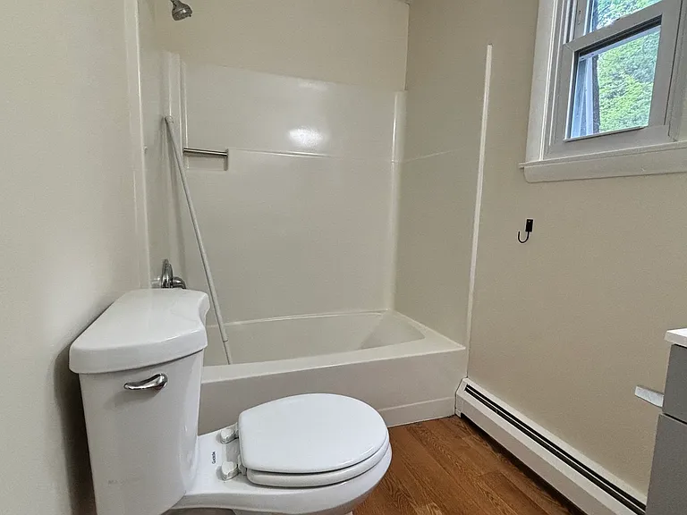 31 Vernon Ave — Photo 9