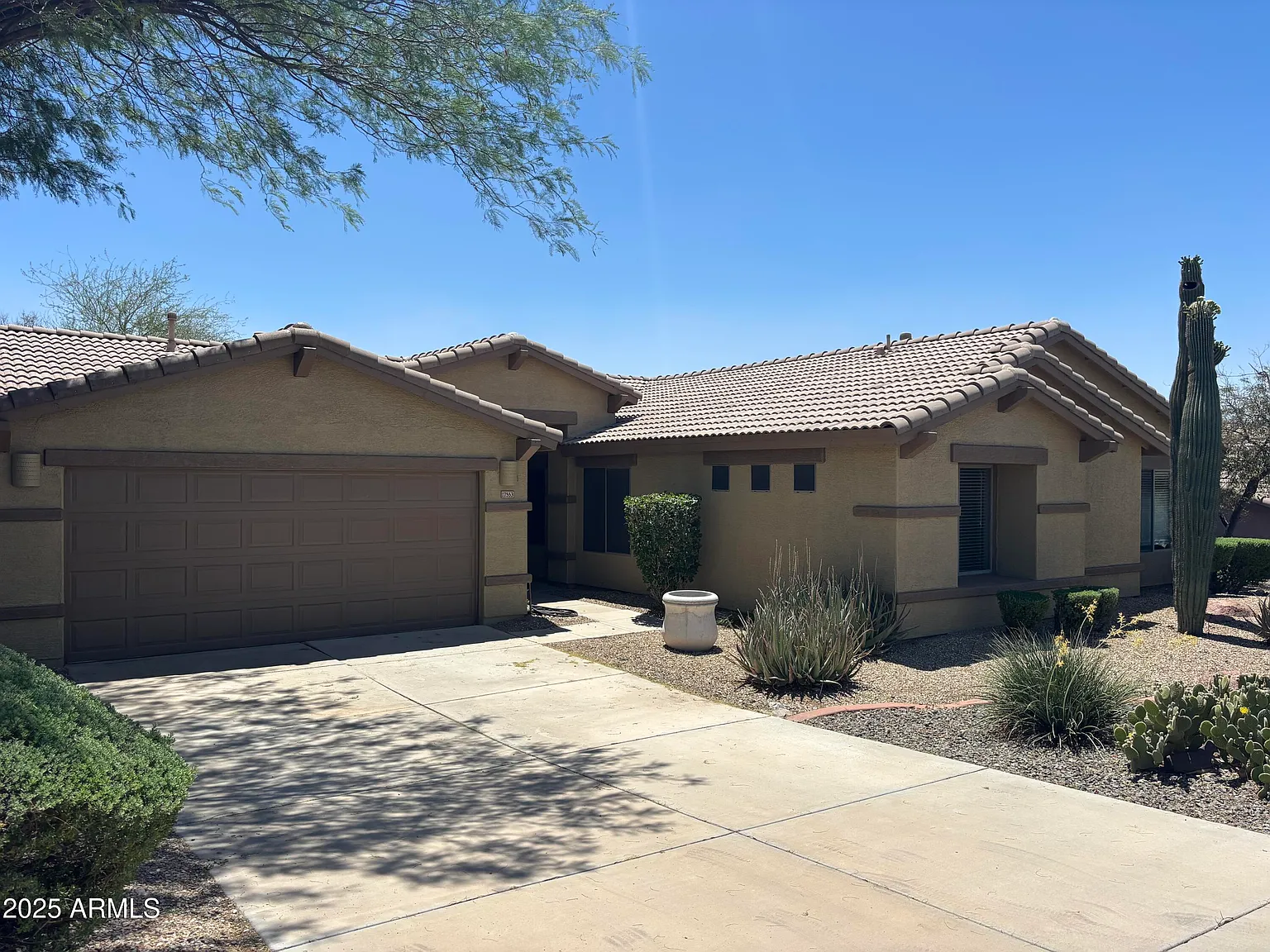 4 bed, 2.0 bath, 2468 sqft, $2,500 — Photo 2